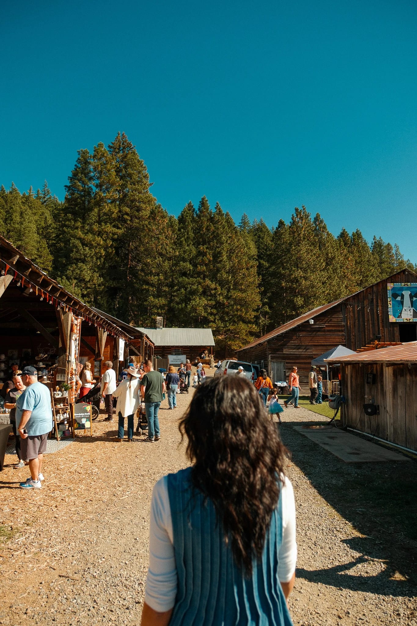 Guest exploring the Suncadia harvest festival