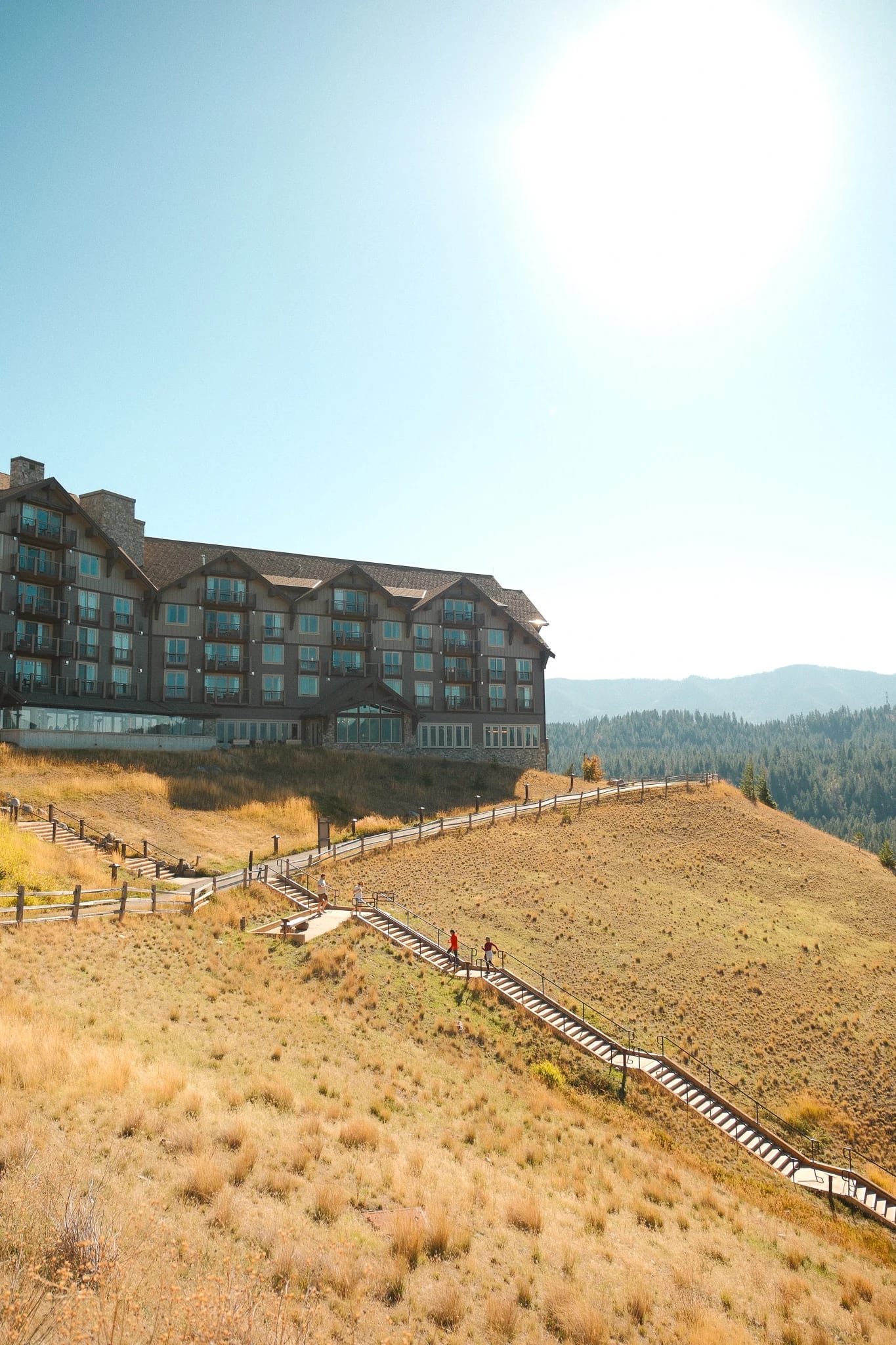 Suncadia lodge and the surrounding mountain landscape