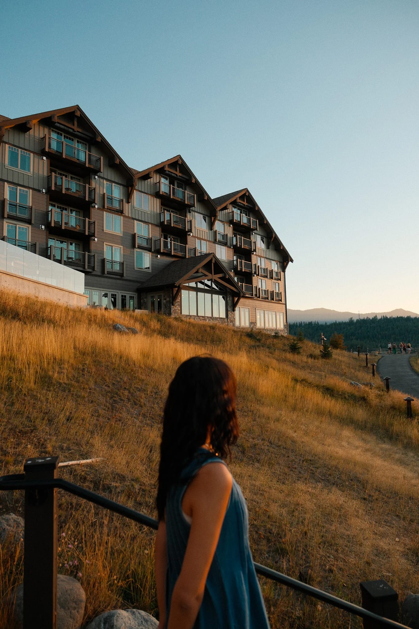 Guest looking toward the Suncadia lodge